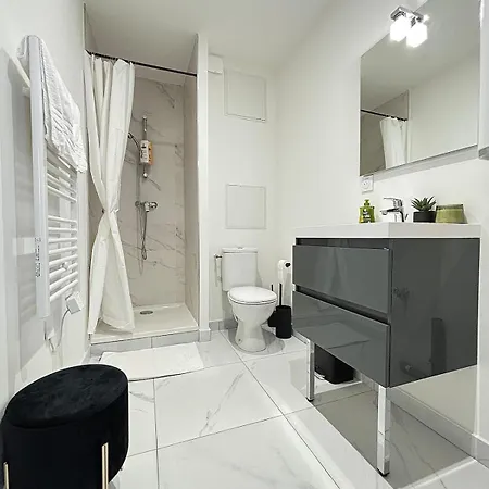 L'arty - Parking Sur Place * Valence (Drome)